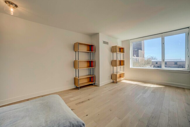 Building Photo - 440 N McClurg Ct