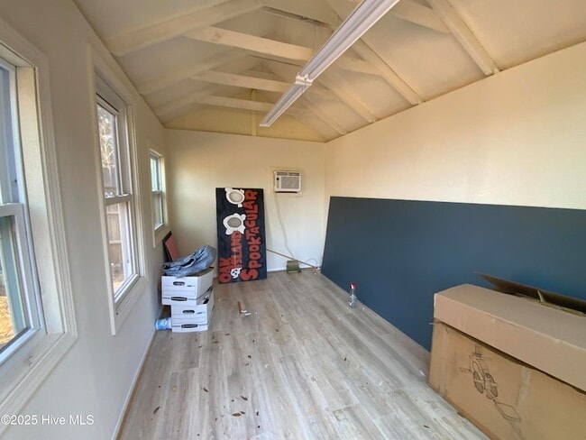 Building Photo - 314 Stuart Ave