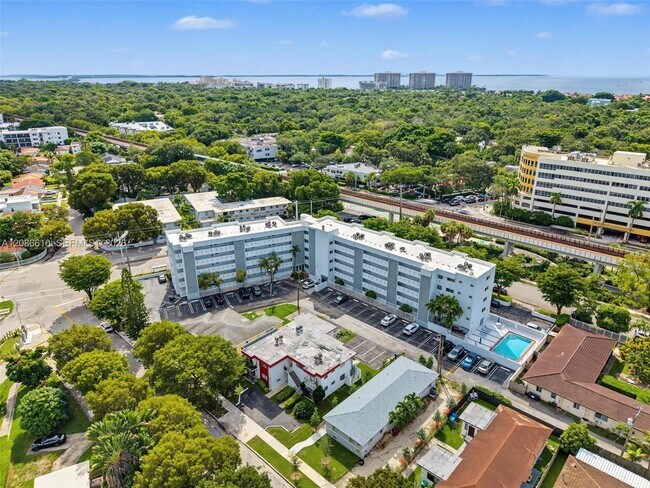 Building Photo - 2690 SW 22nd Ave