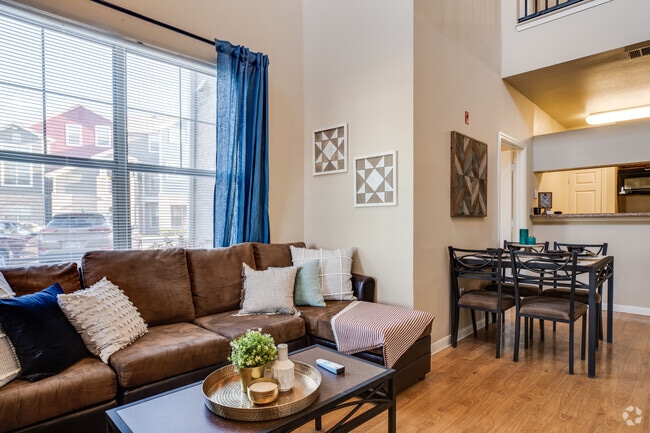 4BR, 4BA - 1,538SF - Parkway Place Apartments - Historical Acess