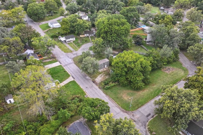 Building Photo - Charming 2 Bedroom, 2 Bath with Extra Loft Space Available Now!