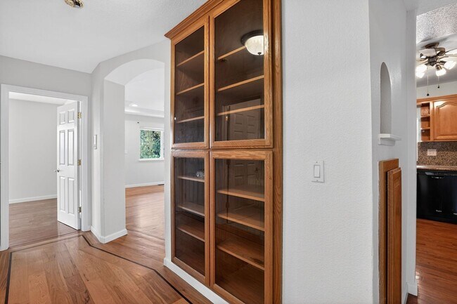 Building Photo - 2230 Sol St