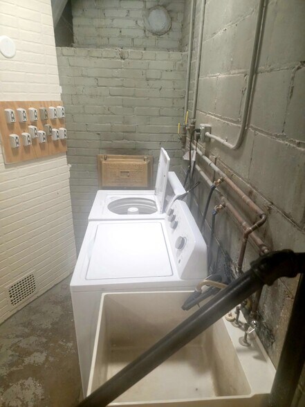 Free washing - 3117 Colfax Ave S