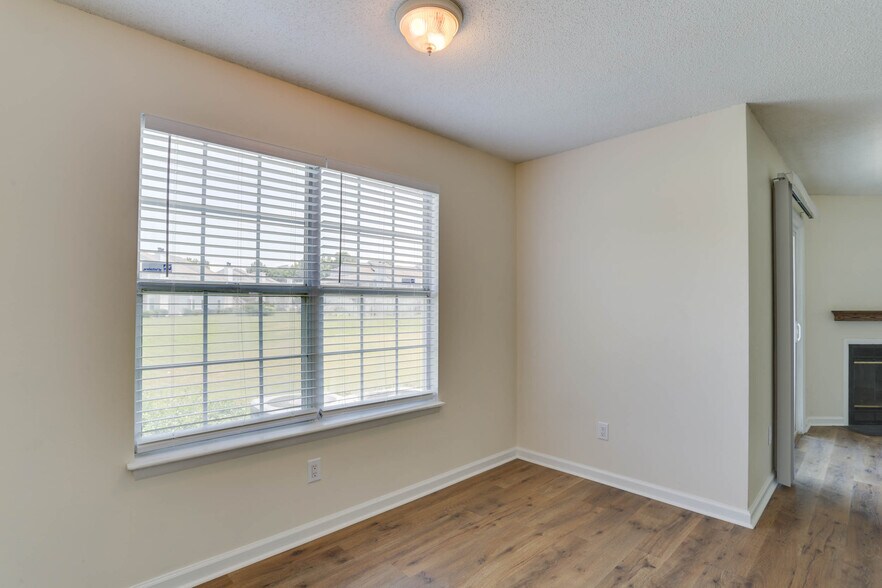 Building Photo - 5684 Landfall Dr