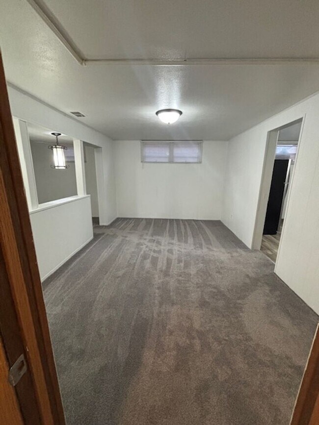 Building Photo - 419 W 5th Ave