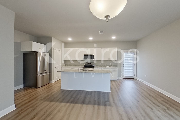 Building Photo - 13796 Pinyon Dr