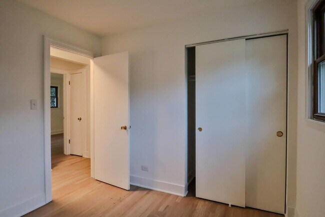 Building Photo - 30W162 Claymore Ln