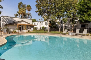 Building Photo - Villas
