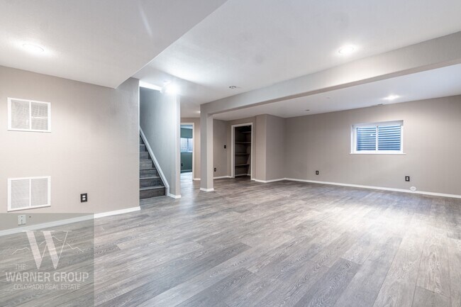 Building Photo - 3750 Oneida Ln