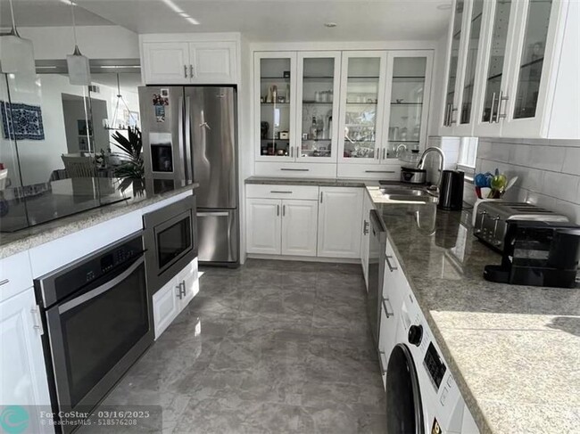 Building Photo - 5200 N Ocean Blvd