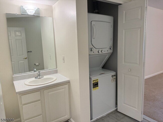 Building Photo - 3102 Cleveland Ln