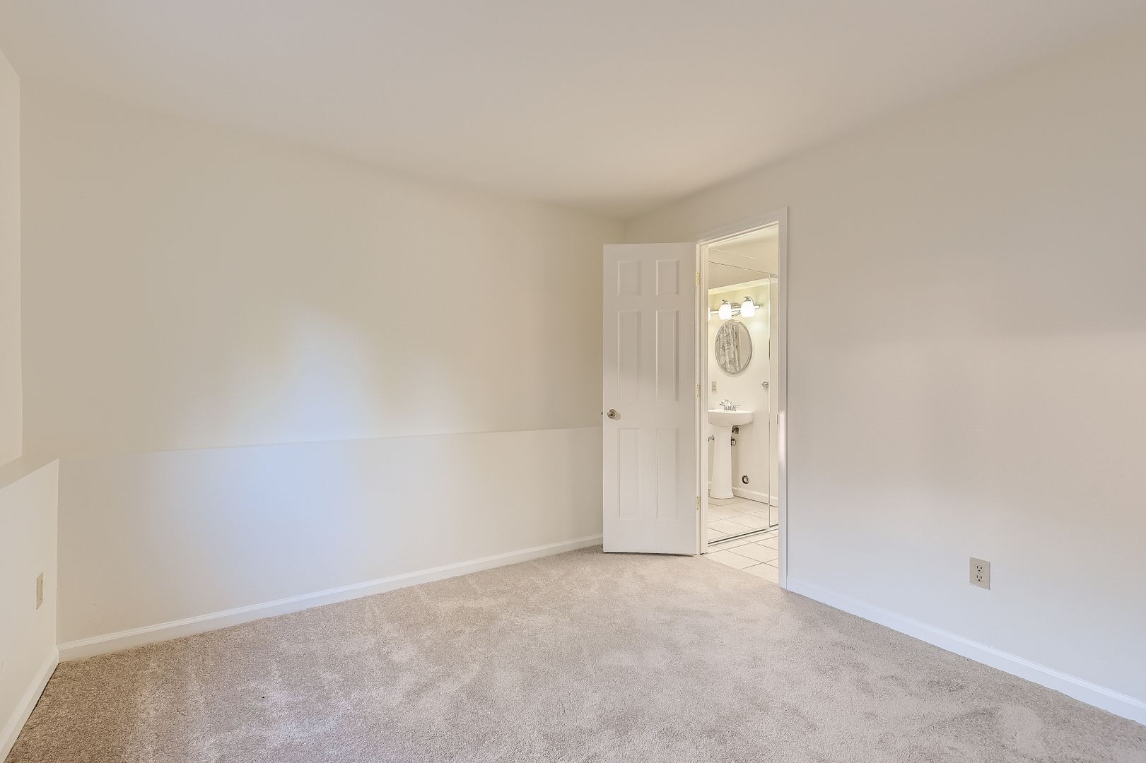 Building Photo - 2020 5th St