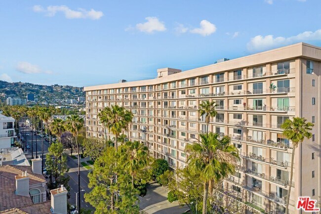 Building Photo - 100 S Doheny Dr