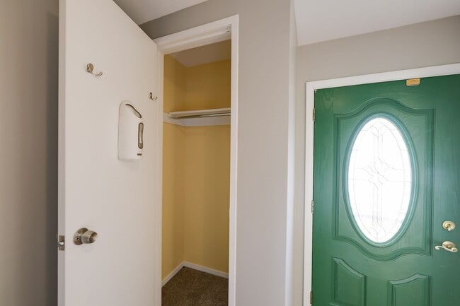 Building Photo - Beautiful Townhome Near Gunner's Lake in Germantown