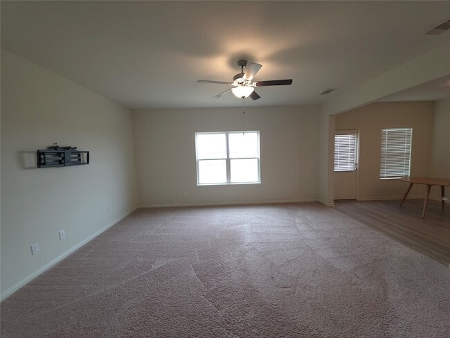 Building Photo - 305 Lone Mountain Dr