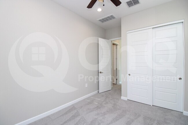 Building Photo - 4811 E Village Dr