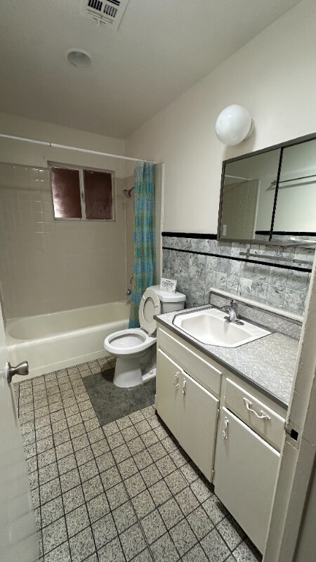 Building Photo - 4640 Clairemont Dr