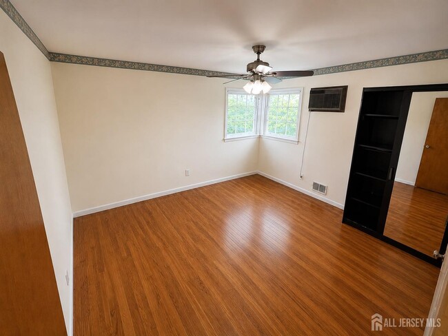 Building Photo - 89 Oak Ln