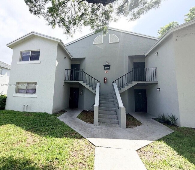 Building Photo - 960 Lake Victoria Dr