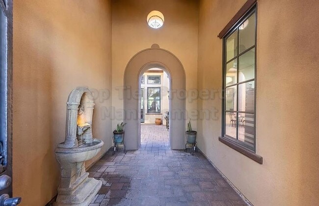 Building Photo - Luxurious Mediterranean 4 bed / 3 bath / 3...