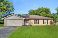 Building Photo - 2604 Fairmont Cir