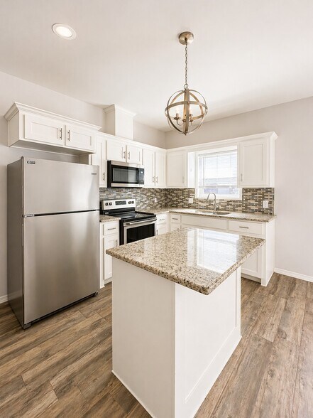 Building Photo - 4905 N Winona Dr