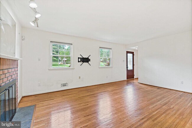 Building Photo - 7623 Highland St