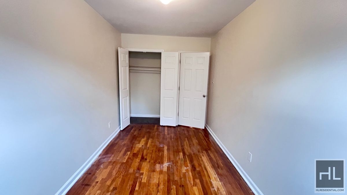 Building Photo - 2070 E 55th St