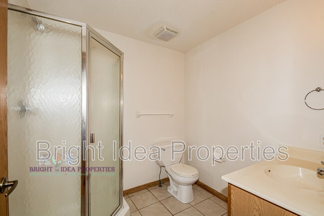 Building Photo - 2737 Douglas Dr N