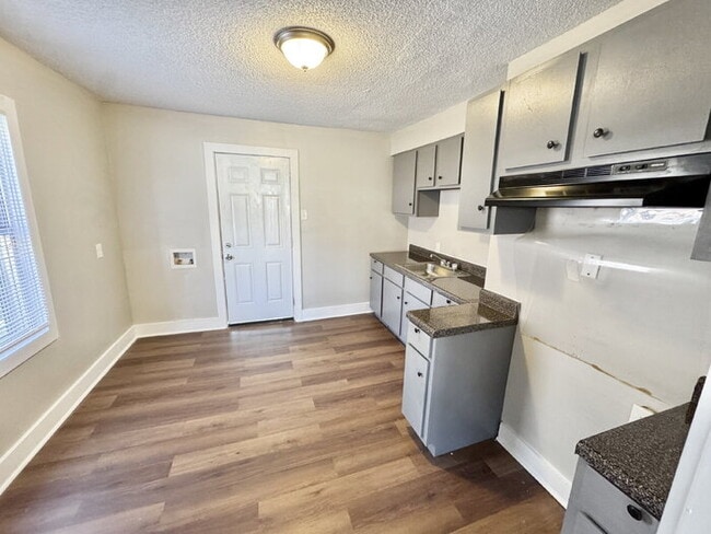 Building Photo - 2071 Hubert Ave