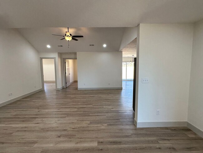 Building Photo - BRAND NEW 3 Bed 2 Bath in WAYNESVILLE - FOR RENT