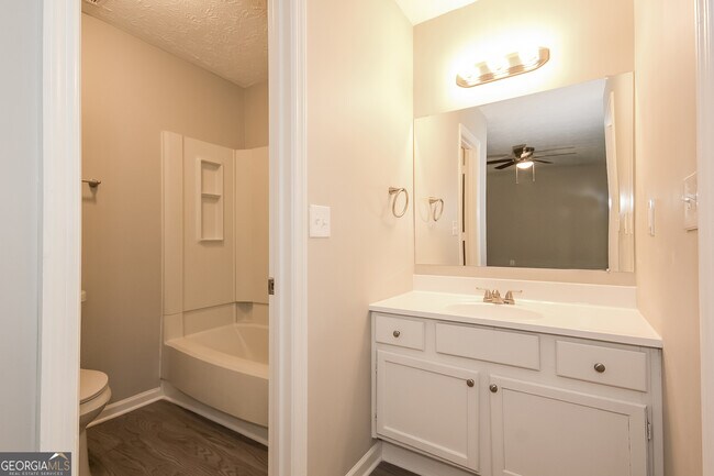 Building Photo - 733 Emerald Forest Cir SW