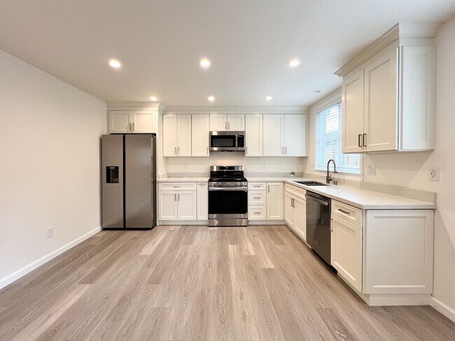 Building Photo - 847 Central Ave