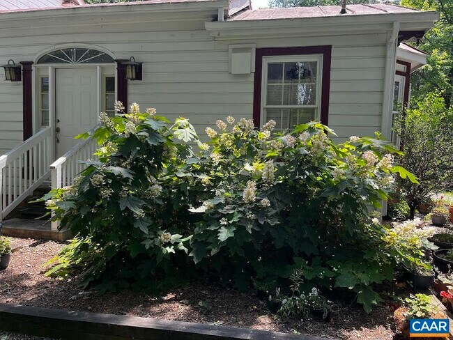 Building Photo - 954 Old Lynchburg Rd