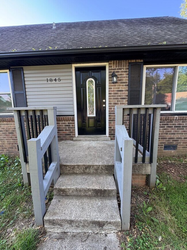 Building Photo - Single Family Home in Clarksville