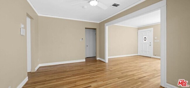 Building Photo - 1149 N Poinsettia Pl