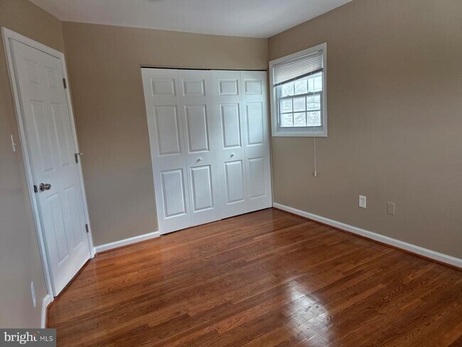 Building Photo - 6212 Thomas Dr