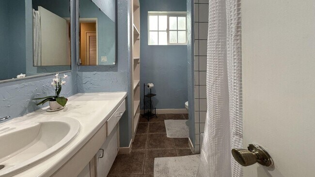 Building Photo - Spacious 4 Bedroom, 3 Bathroom Redlands Home!