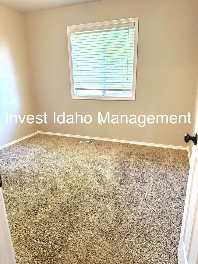 Building Photo - 4 Bedroom 2 Bath Home in Northwest Boise available soon!