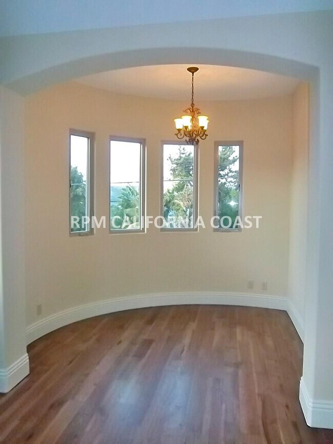 Building Photo - 2320 Marshallfield Ln