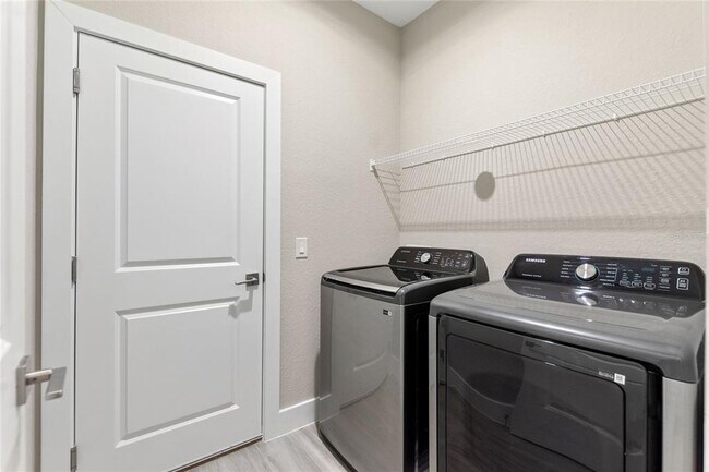 Building Photo - 330 Royal Palm Wy