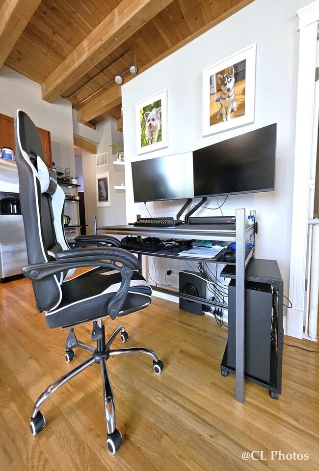 Building Photo - 500 N Damen Ave