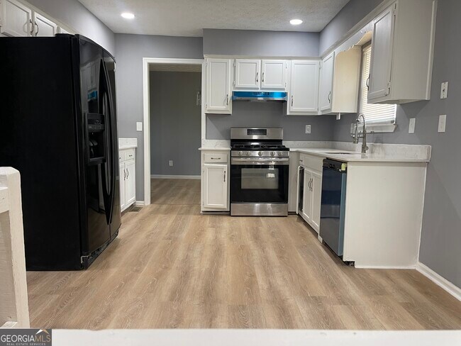 Building Photo - 235 Deerfield Dr