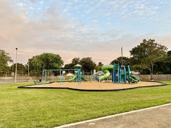 Building Photo - 9219 Goodmeadow Dr