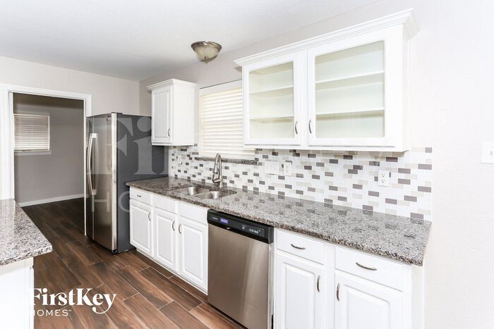 Building Photo - 6805 Longmeadow Dr