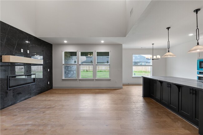 Building Photo - 1121 Whistler St