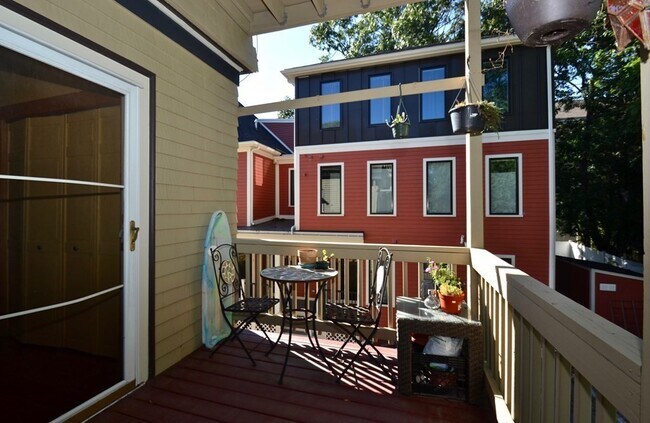 Building Photo - 106 Summer St