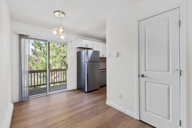 Building Photo - Students Welcome! Updated 2 Bedroom 1 Bath near Foothills Mall