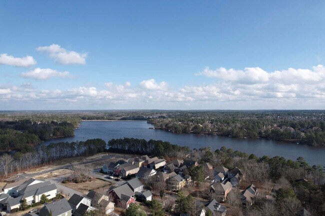 Building Photo - Beautiful and Convenient Private Apartment...