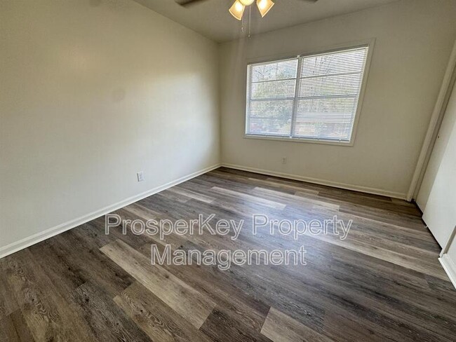 Building Photo - 5730 Teresa St